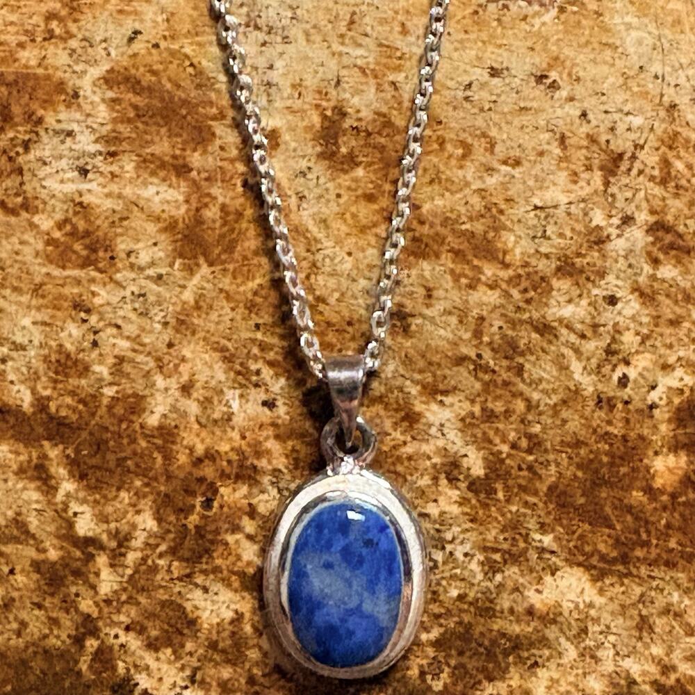Sterling Silver and Blue Agate Necklace 18 Inch